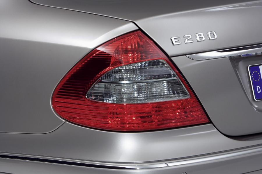  Mercedes-Benz E-Class 2007 года  (фото 30 из 80)